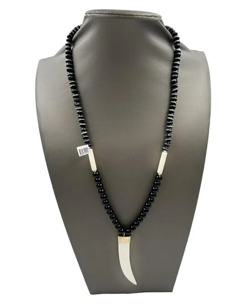 COLLARES DE COLMILLO CON PIEDRAS NEGRAS Y BLANCAS